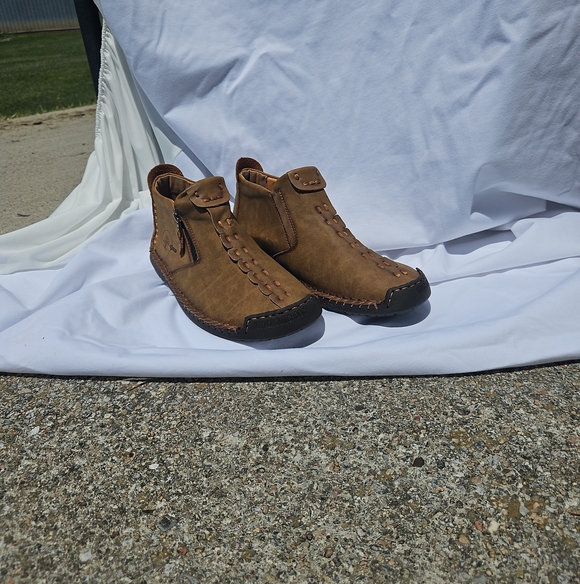 Fashion Sport Other - Men's Brown Slip-On Loafers with Stitched Detailing